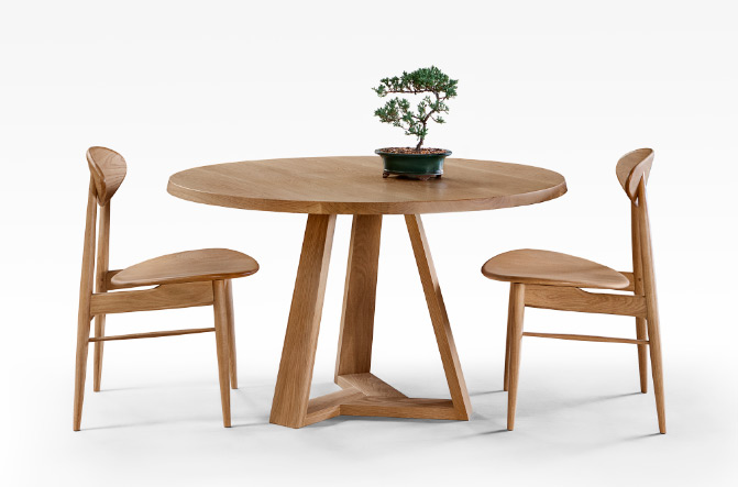 Tripod Dining Table – American Oak